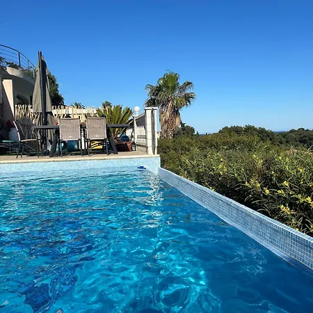Avec Piscine, Jacuzzi, Vue Et Montagne, A Pied Homestay szállás *